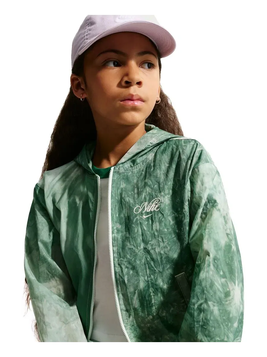 Спортивная куртка-бомбер для девочек 7-16 лет от Sportswear Club Nike — изображение 3 из 5, зеленый