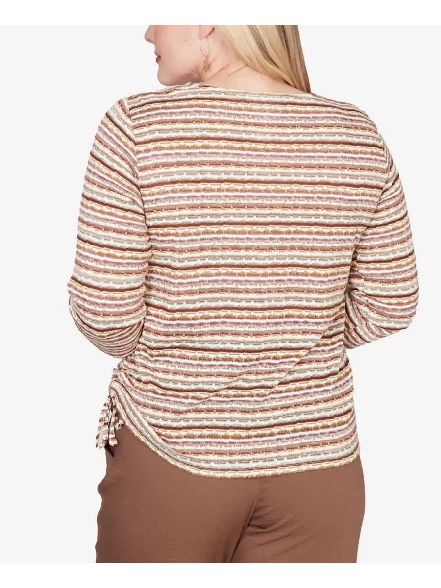 Блуза с принтом в полоску Spice Market Spliced Textured Stripe Ruched-Tie Alfred Dunner — изображение 5 из 5