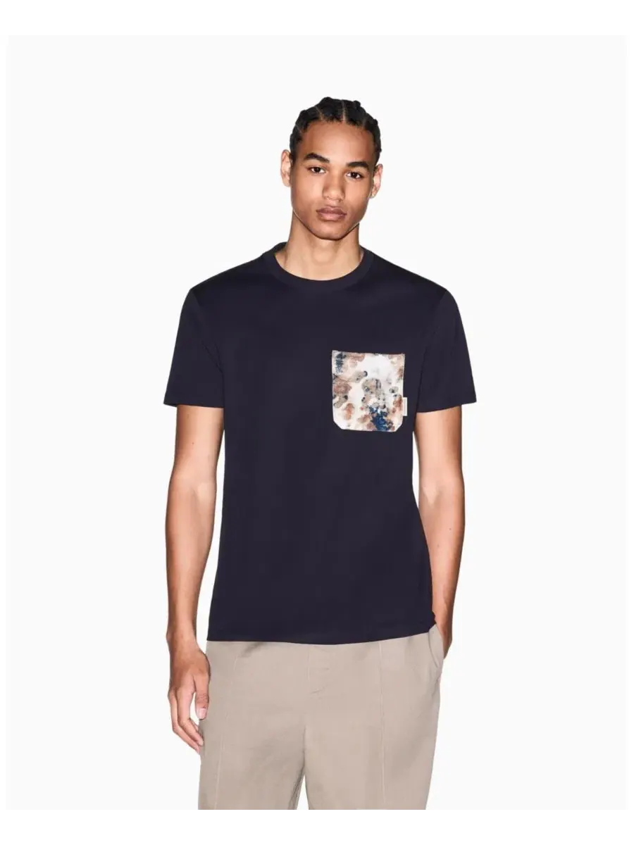 Мужская футболка с коротким рукавом, принтом и карманом A|X Armani Exchange — изображение 1 из 5, глубокий темно-синий