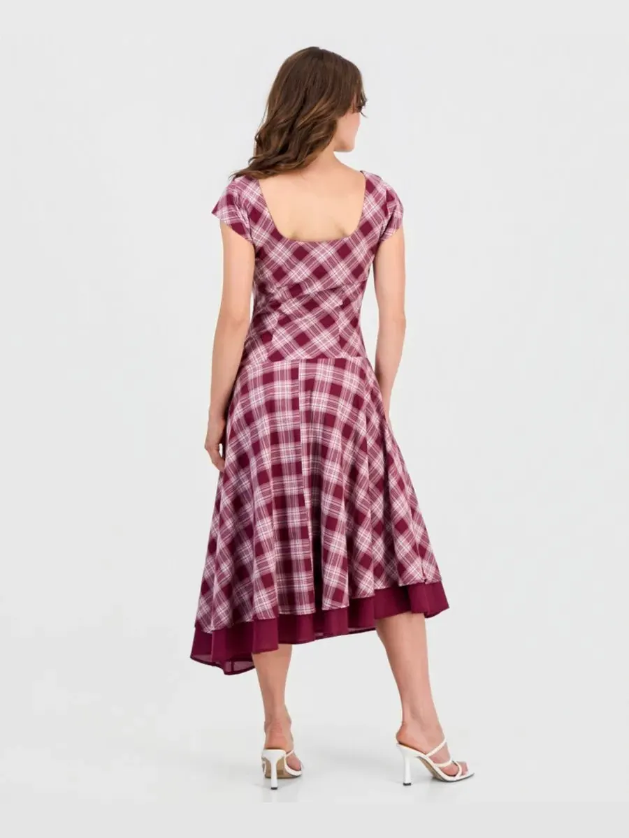 Платье макси с асимметричным подолом и квадратным вырезом, модель Petite Plaid Asymmetrical — изображение 3 из 5, винный