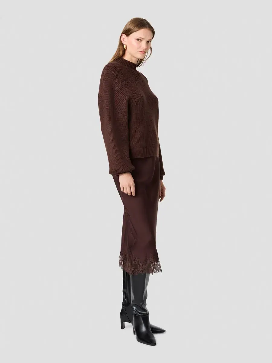 Женский пуловер с ребристой текстурой и воротником-стойкой, модель Babysoft Rib Mock Neck French — изображение 4 из 6