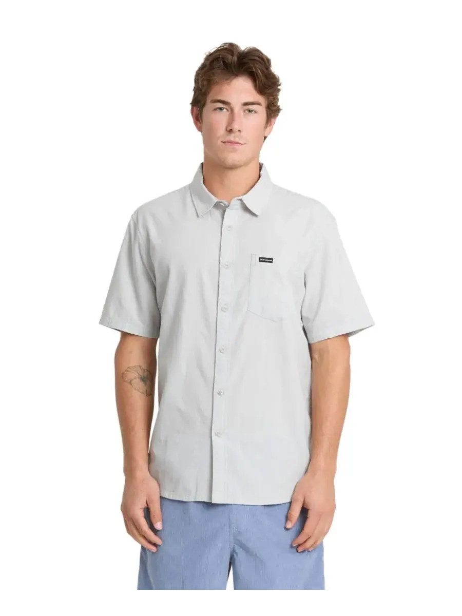Мужская рубашка с коротким рукавом в полоску Добби Quiksilver — изображение 1 из 4, серый