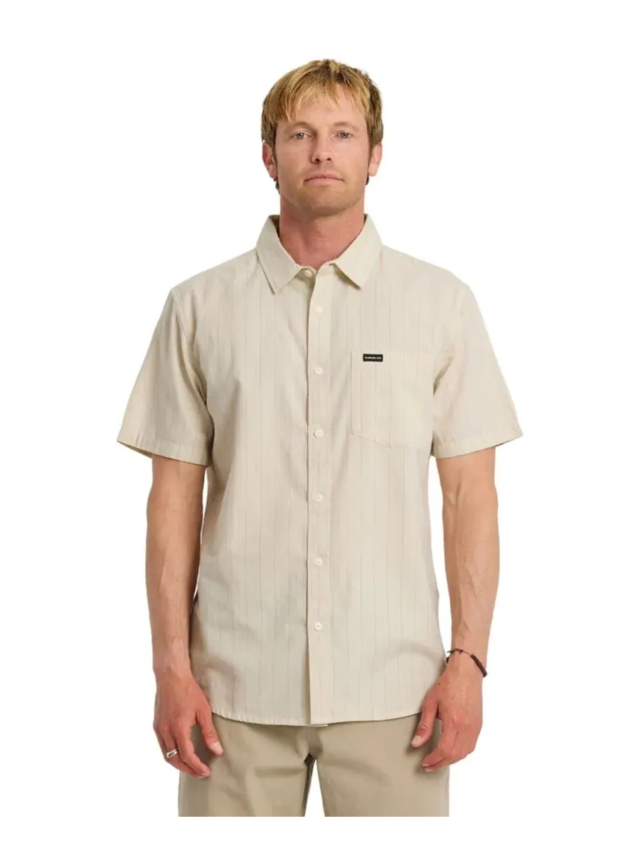 Мужская рубашка с коротким рукавом в полоску Добби Quiksilver — изображение 1 из 3, белый