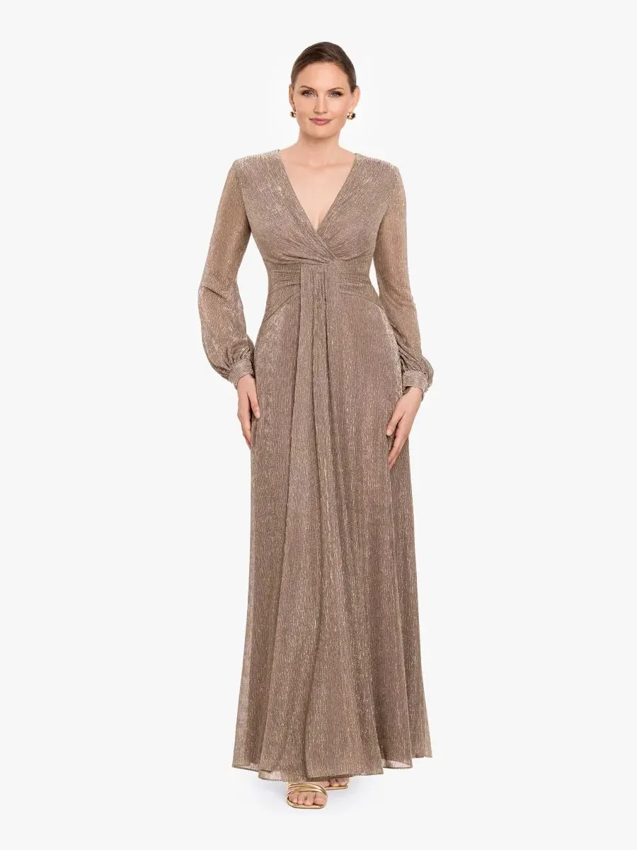 Бальное платье с V-образным вырезом и длинным рукавом, модель Crinkled V-Neck Ball Gown Betsy & Adam — изображение 2 из 8