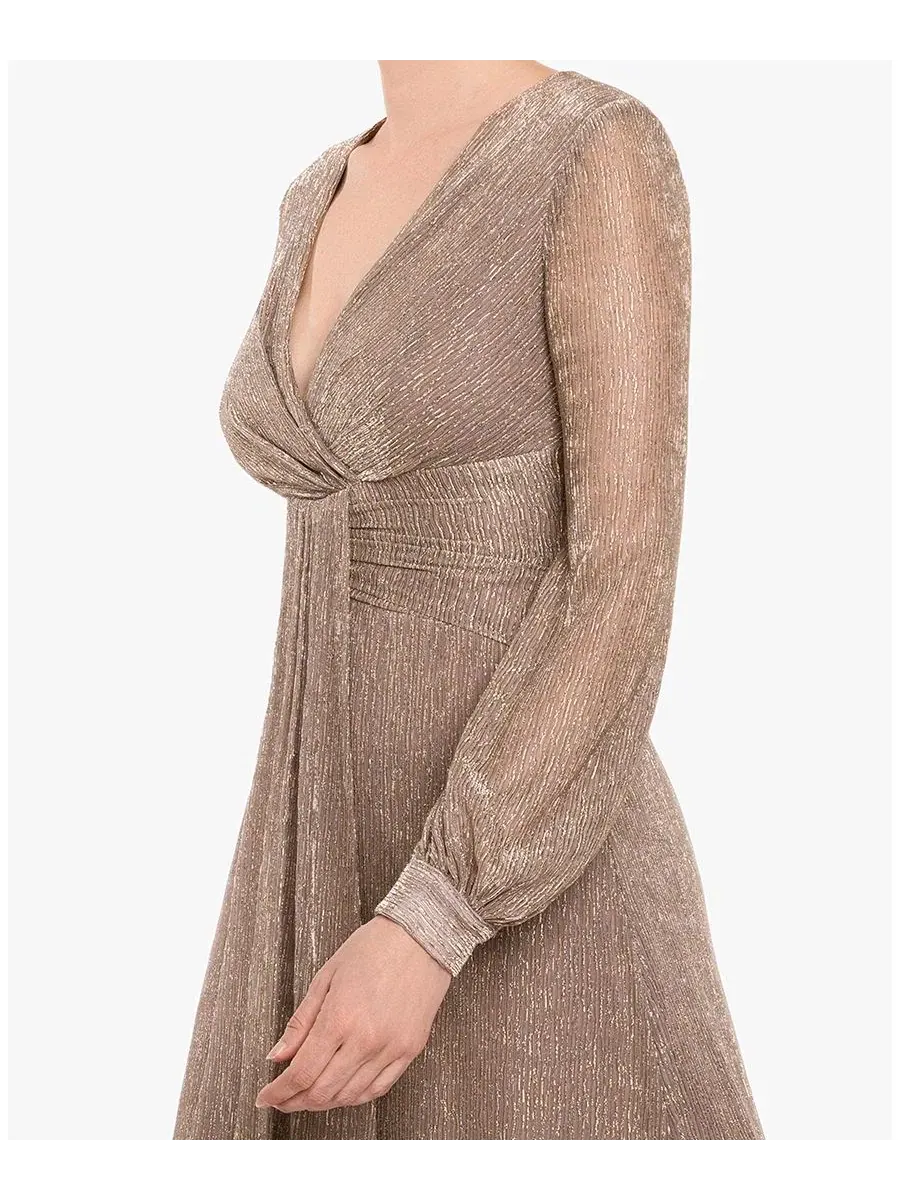 Бальное платье с V-образным вырезом и длинным рукавом, модель Crinkled V-Neck Ball Gown Betsy & Adam — изображение 6 из 8