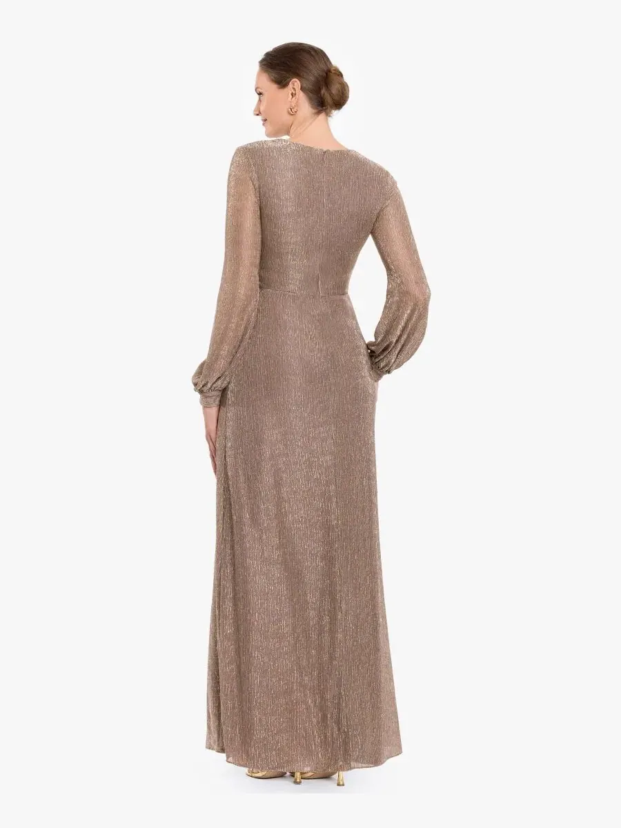 Бальное платье с V-образным вырезом и длинным рукавом, модель Crinkled V-Neck Ball Gown Betsy & Adam — изображение 7 из 8