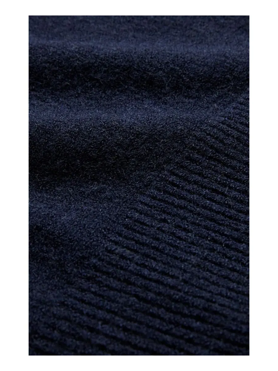 Свитер оверсайз с высоким воротником Slouchy Roll Neck Celtic & Co. — изображение 5 из 7, темно-синий