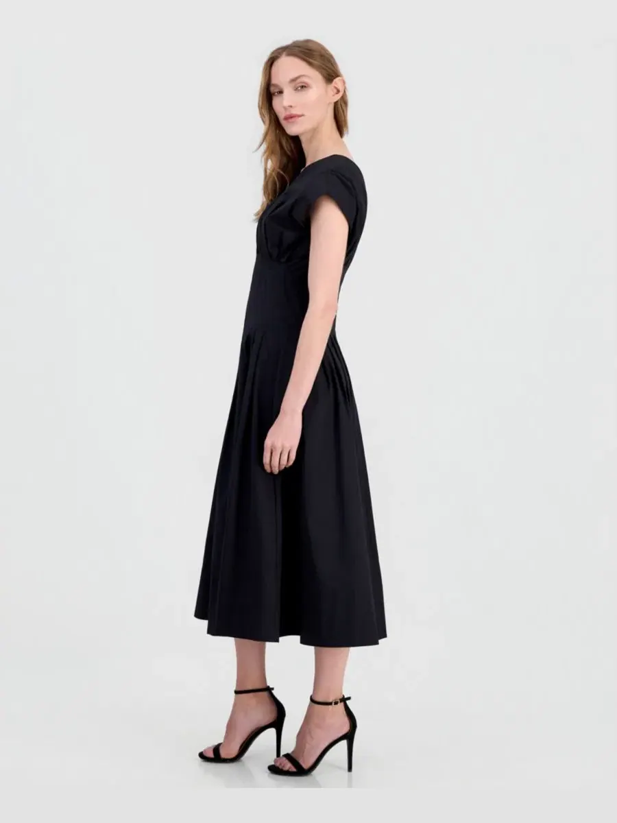 Платье миди с V-образным вырезом и плиссированной талией Anne Klein — изображение 3 из 5, черный