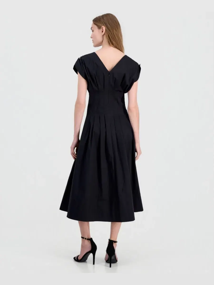 Платье миди с V-образным вырезом и плиссированной талией Anne Klein — изображение 5 из 5, черный
