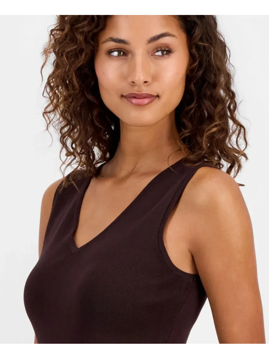 Топ без рукавов с V-образным вырезом Petite V-Neck Sleeveless Tank Top Tahari ASL — изображение 2 из 3, эспрессо