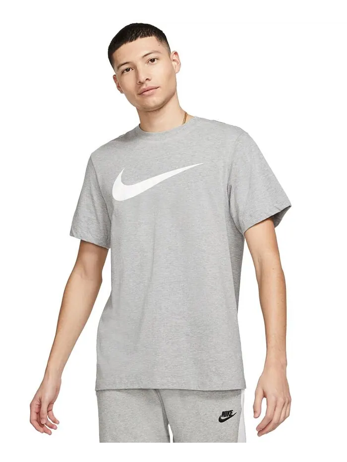 Мужская футболка Sportswear с короткими рукавами и круглым вырезом Swoosh Nike — изображение 1 из 5, темный серый/белый