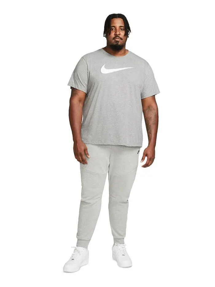 Мужская футболка Sportswear с короткими рукавами и круглым вырезом Swoosh Nike — изображение 5 из 5, темный серый/белый