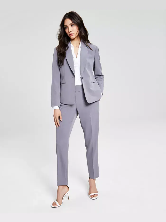 Женский креповый брючный костюм с одной пуговицей, Regular & Petite Le Suit — серый