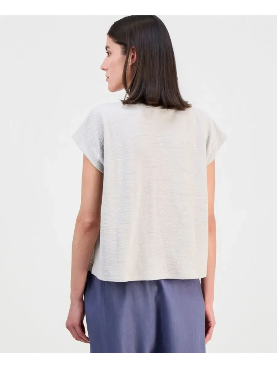 Женская хлопковая жаккардовая блузка с V-образным вырезом Eileen Fisher — изображение 2 из 4, мел