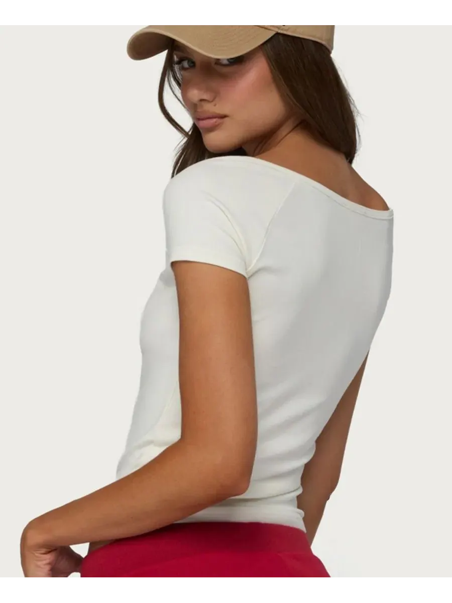 Женская футболка-поло с коротким рукавом Renique Short-Sleeve Henley T-Shirt Edikted — изображение 2 из 5, белый