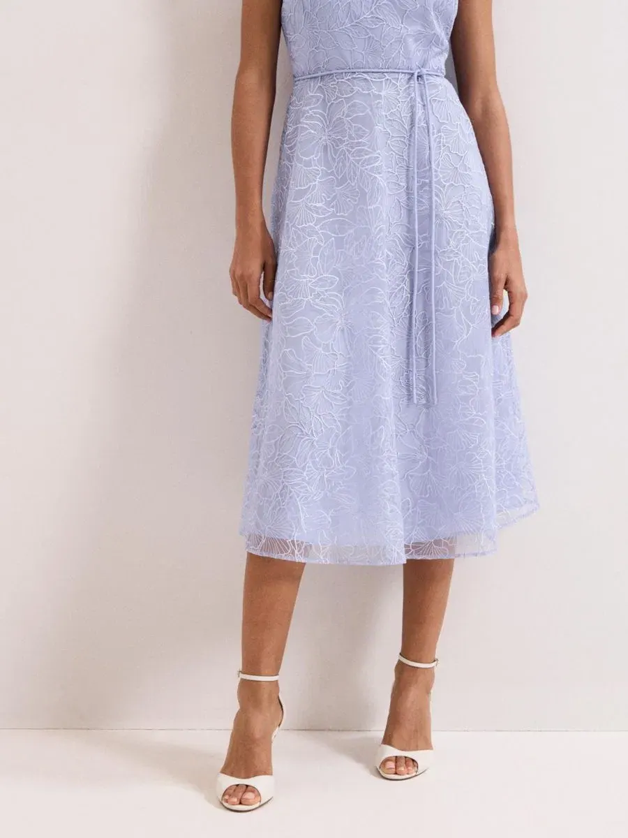 Платье с вышивкой и кружевом Sakura Floral Embroidered Lace Phase Eight — изображение 5 из 7, бледный синий