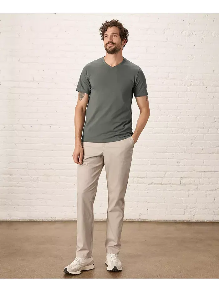 Мужская футболка с V-образным вырезом из органического хлопка Luxe Stretch Jersey Slim Pact — изображение 2 из 2, серый