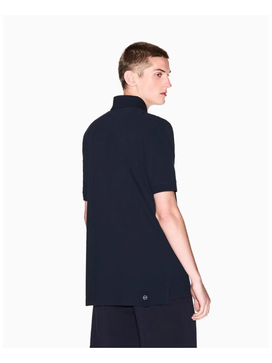 Мужская поло-рубашка пике с карманом и графическим принтом A|X Armani Exchange — изображение 2 из 5, глубокий темно-синий