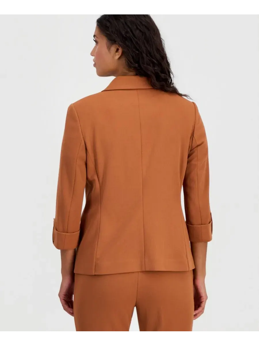 Комплект из жакета с рукавом 3/4, топа с принтом и брюк прямого кроя Anne Klein Essentials — изображение 2 из 5, кедр