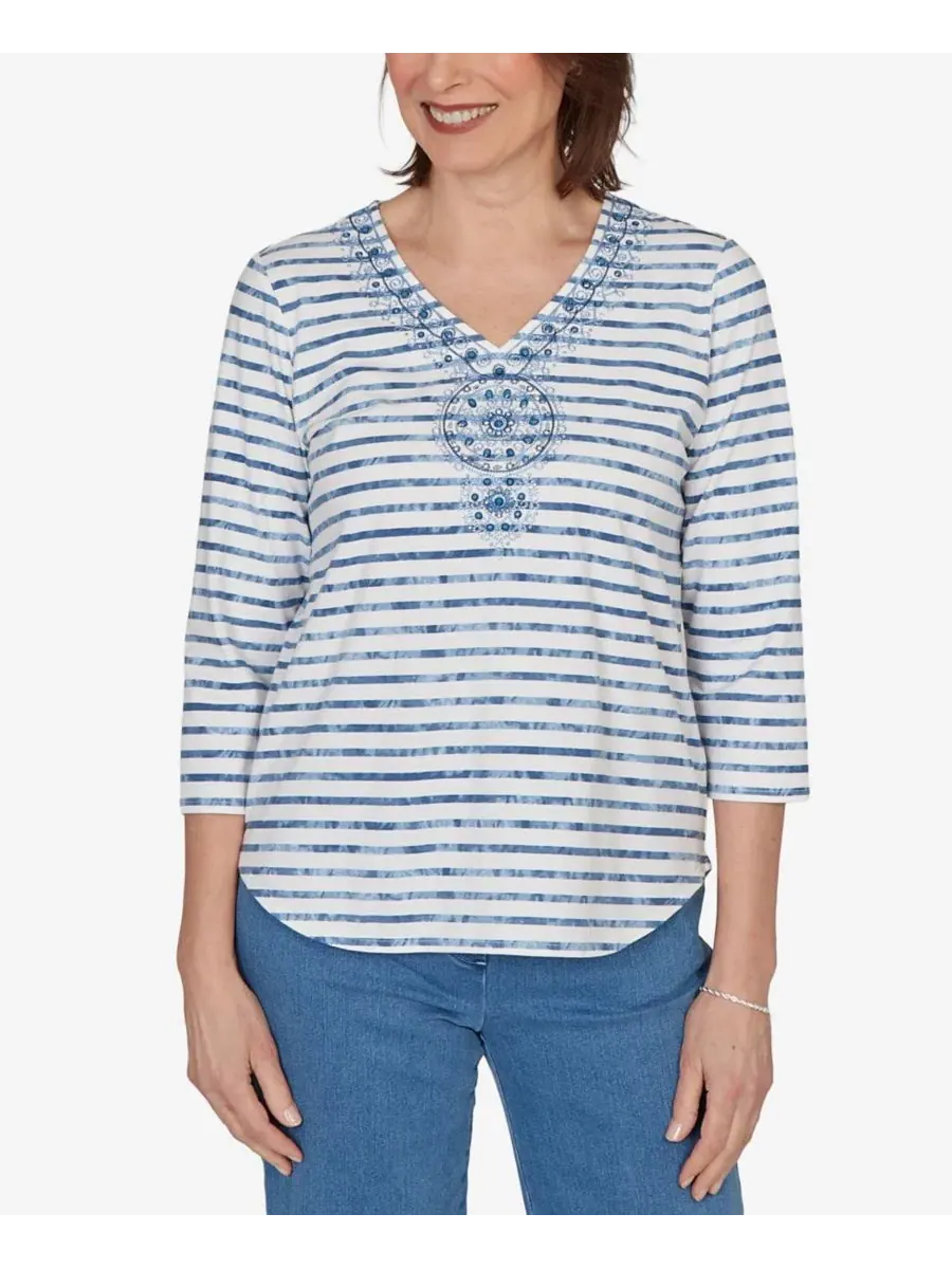 Блуза с вышивкой и полосками Petite Medallion Embroidered Stripe Top Alfred Dunner — изображение 1 из 5, синий