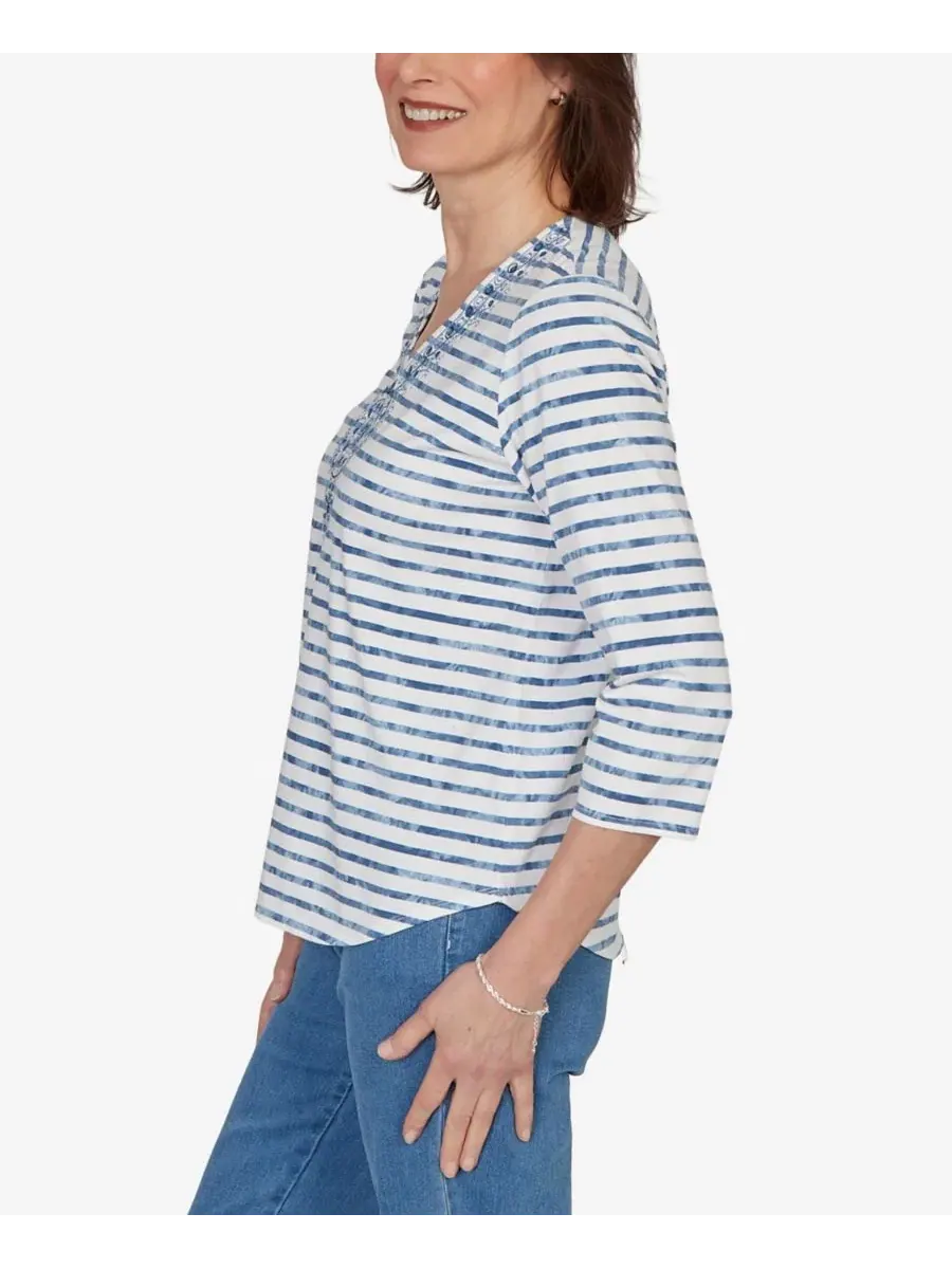 Блуза с вышивкой и полосками Petite Medallion Embroidered Stripe Top Alfred Dunner — изображение 3 из 5, синий