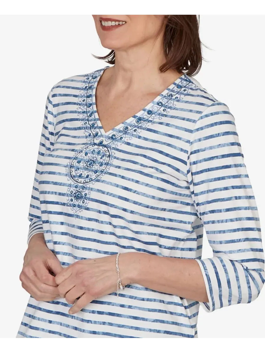 Блуза с вышивкой и полосками Petite Medallion Embroidered Stripe Top Alfred Dunner — изображение 4 из 5, синий