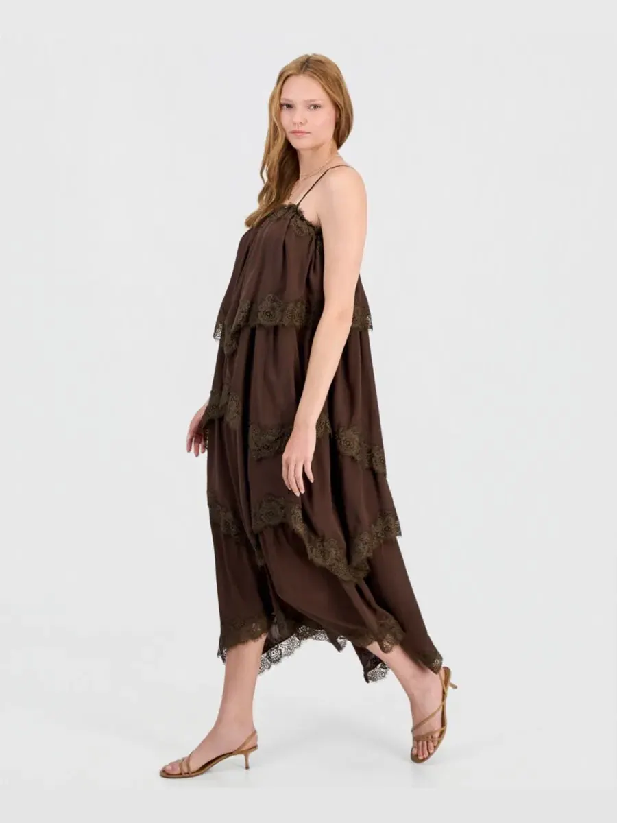 Платье макси с ярусами, модель Tiered Maxi Dress And Now This — изображение 3 из 4, коричневый