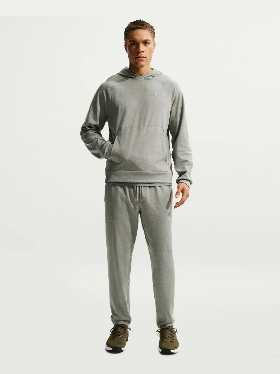 Мужская толстовка Dri-FIT Primary NanoKnit Performance Nike, светлый-army — изображение 1 из 10
