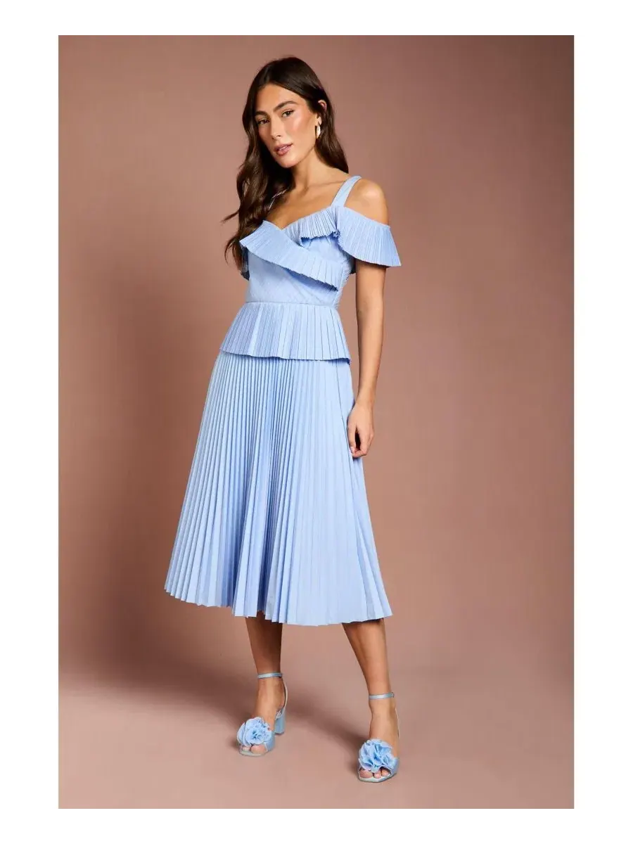 Платье миди с V-образным вырезом и плиссировкой, модель Pleated V-Neck Midi Coast — изображение 6 из 6, светлый синий