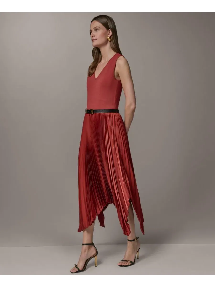 Платье-трапеция без рукавов с V-вырезом и юбкой-плиссе Donna Karan New York — изображение 3 из 5, коричневый