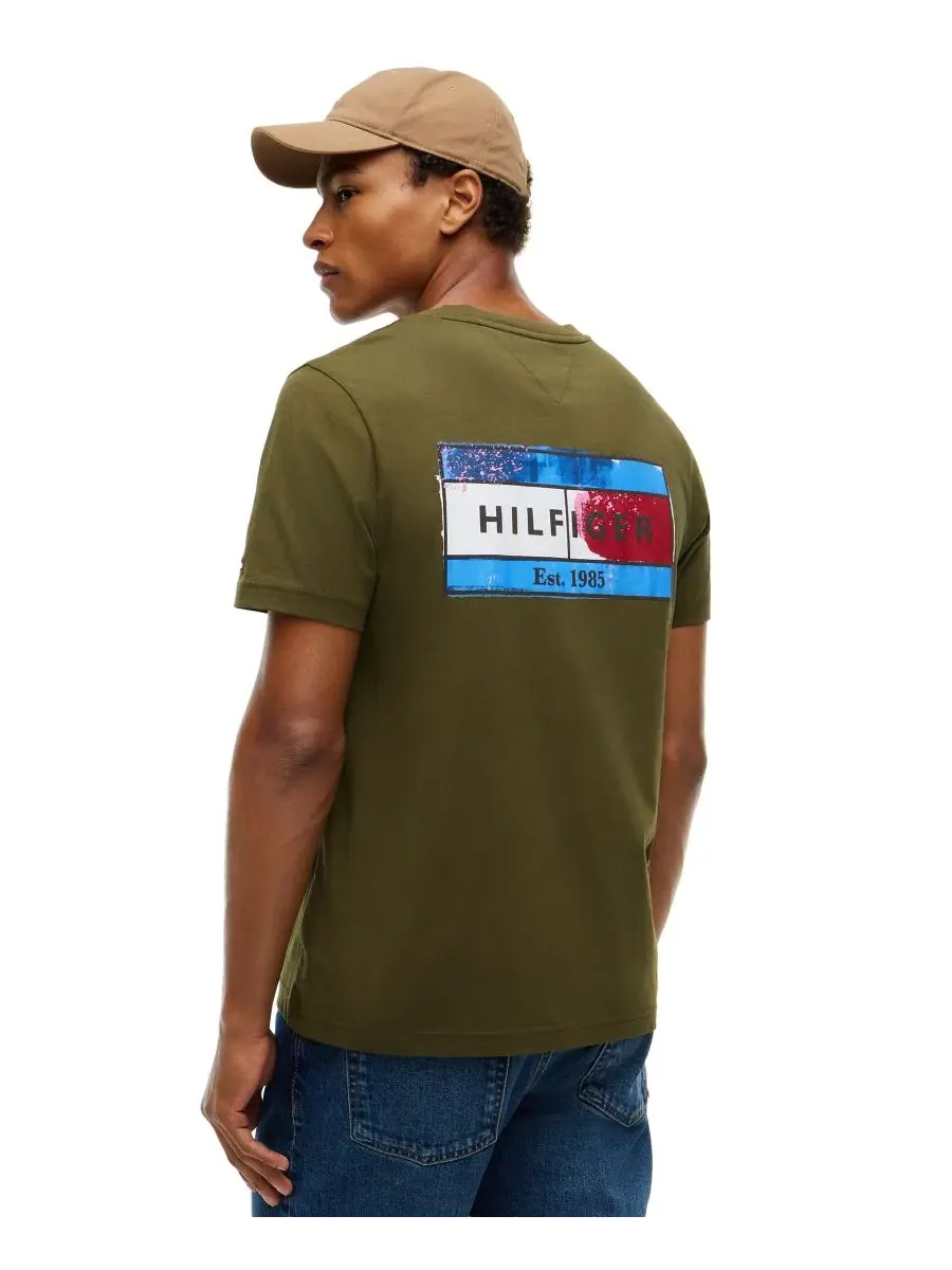 Футболка с графическим принтом Brand Love Back Flag Tommy Hilfiger — изображение 1 из 3, зеленый