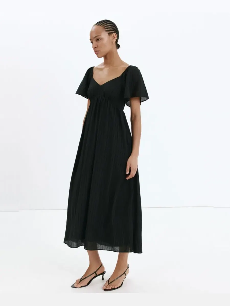 Платье миди с принтом и сборкой сзади, модель Gathered Detail Textured Dress MANGO