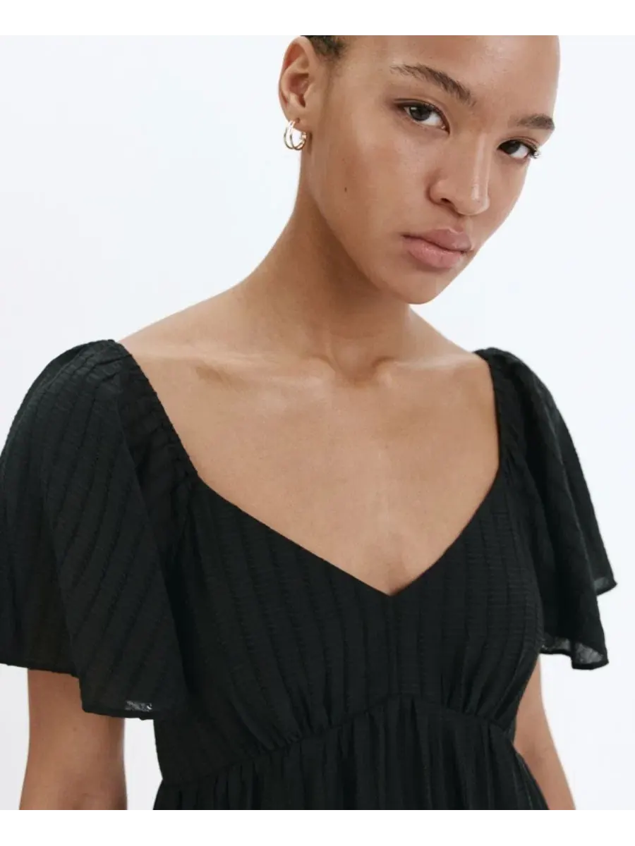 Платье миди с принтом и сборкой сзади, модель Gathered Detail Textured Dress MANGO — изображение 7 из 17, черный