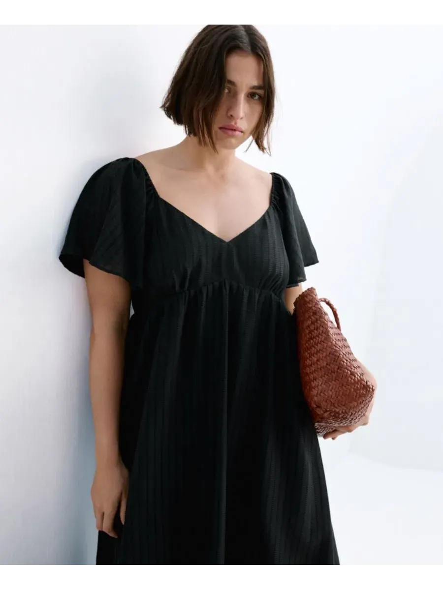 Платье миди с текстурой и сборками, модель Gathered Detail MANGO — изображение 12 из 18, темный красный