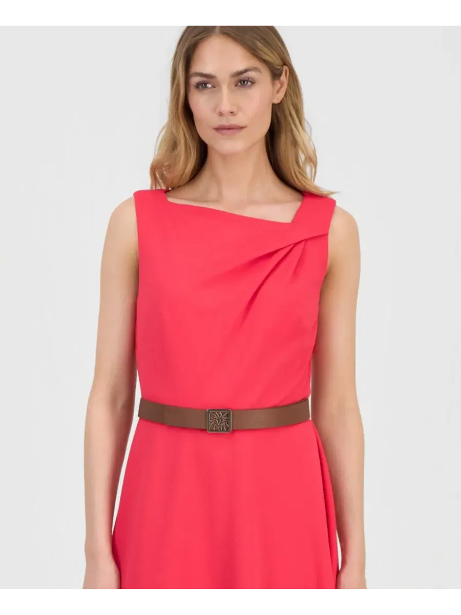 Платье миди с асимметричным вырезом и поясом Anne Klein — изображение 2 из 3, гренадин
