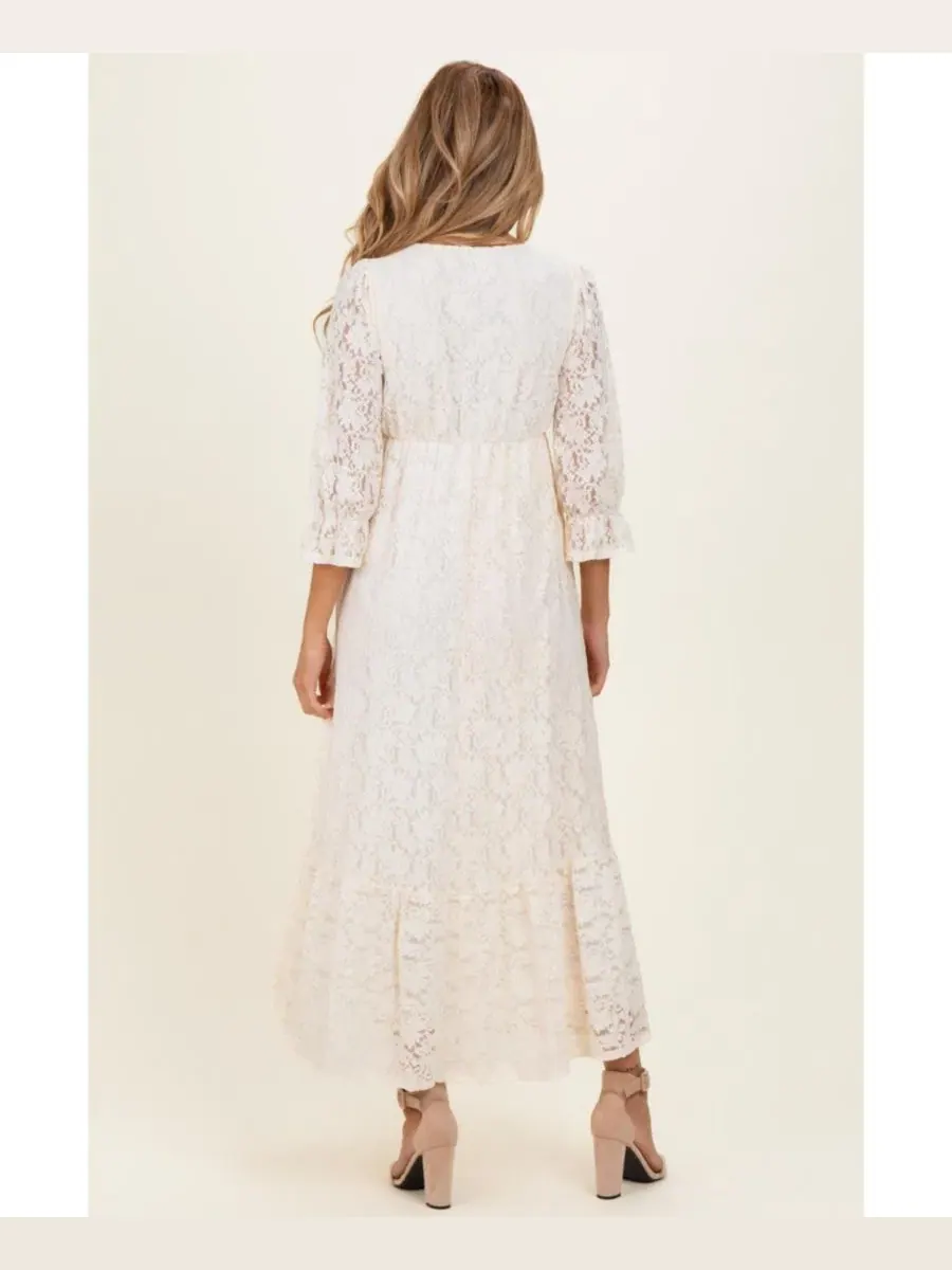 Платье макси с кружевными вставками и рукавами 3/4, модель Floral Lace Pinkblush — изображение 6 из 6, белый