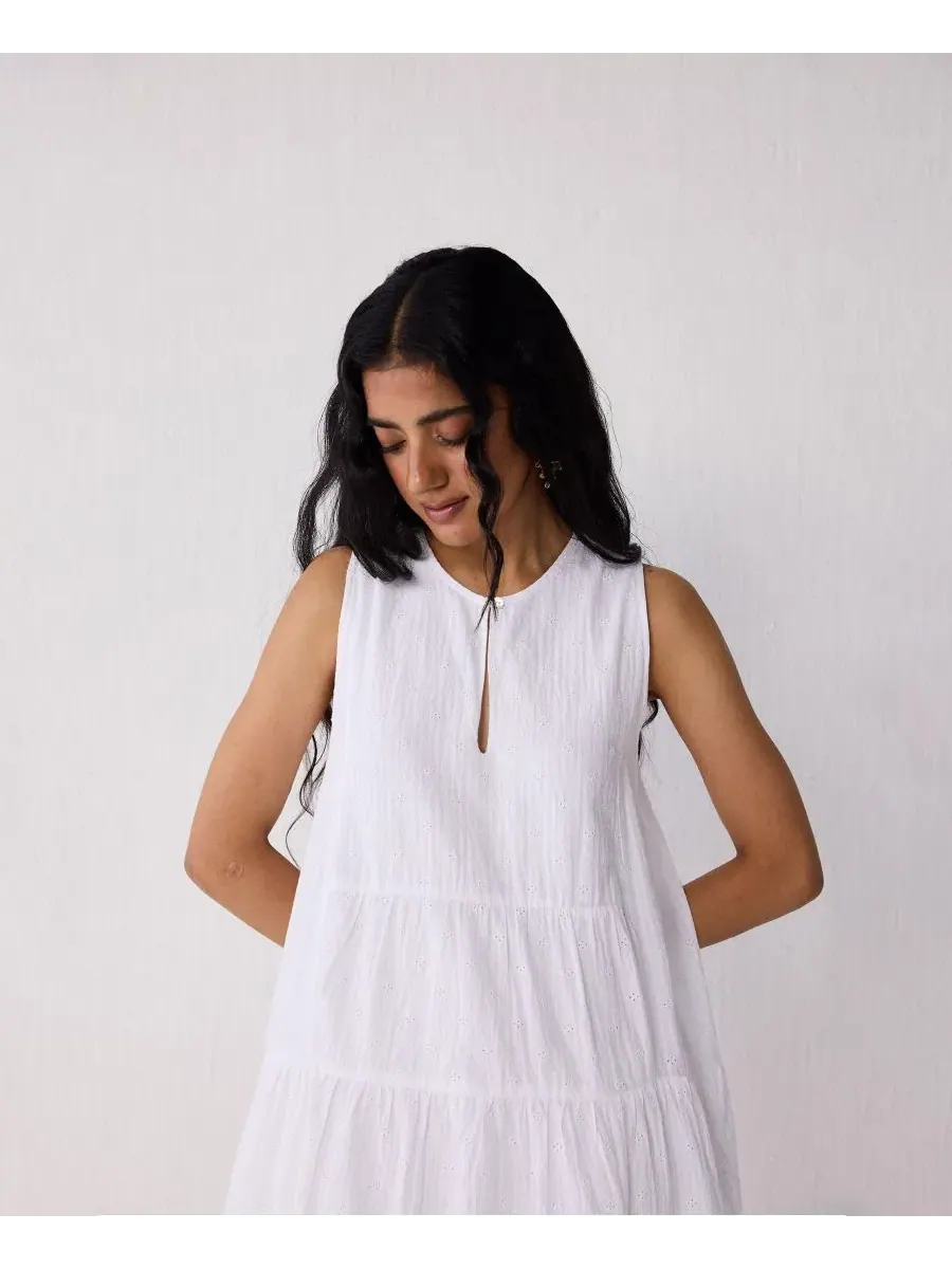 Платье-трапеция с вышивкой Everyday Sleeveless Short Tiered Dress Reistor — изображение 11 из 11, белый