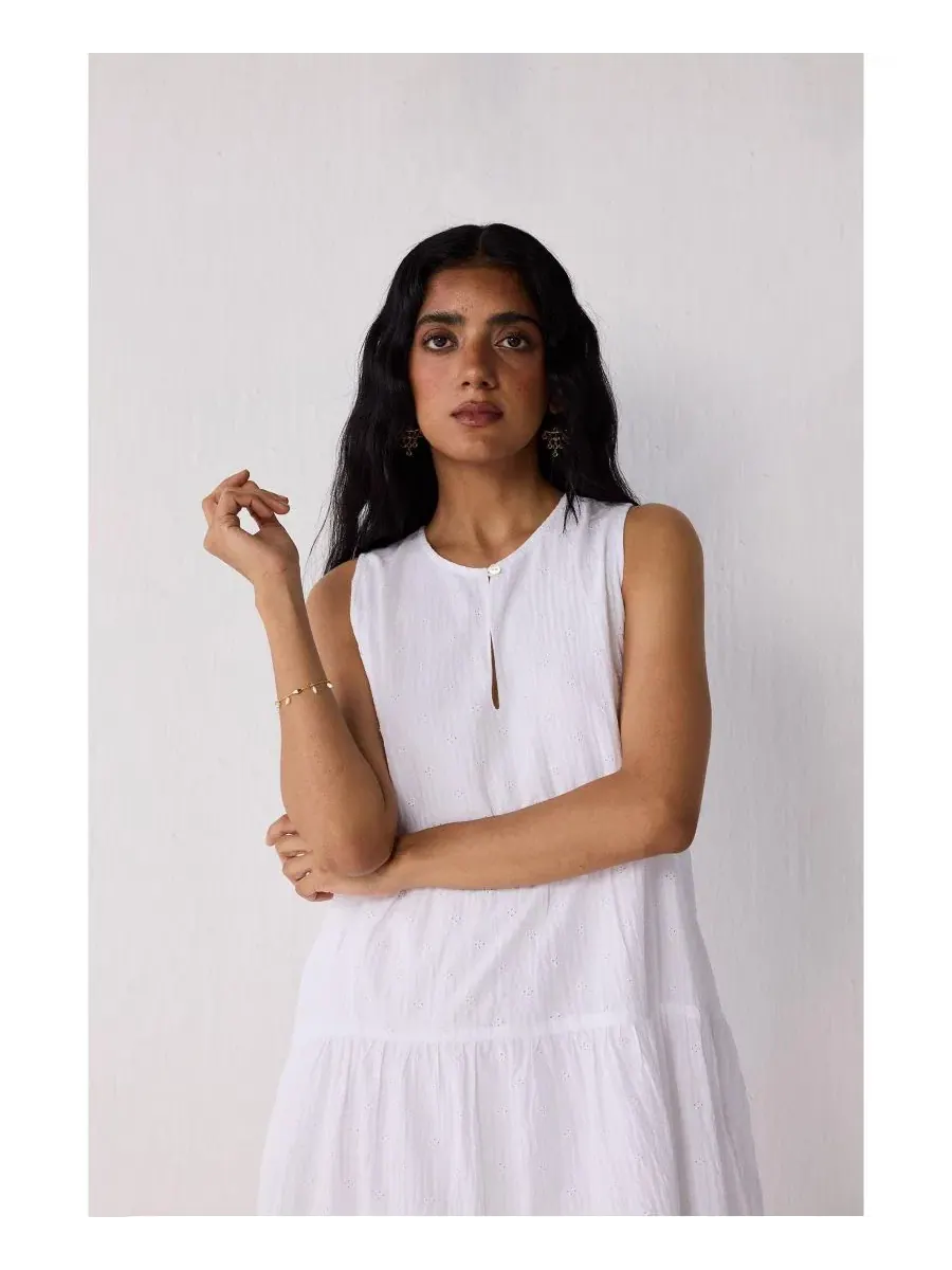 Платье-трапеция с вышивкой Everyday Sleeveless Short Tiered Dress Reistor — изображение 5 из 11, белый
