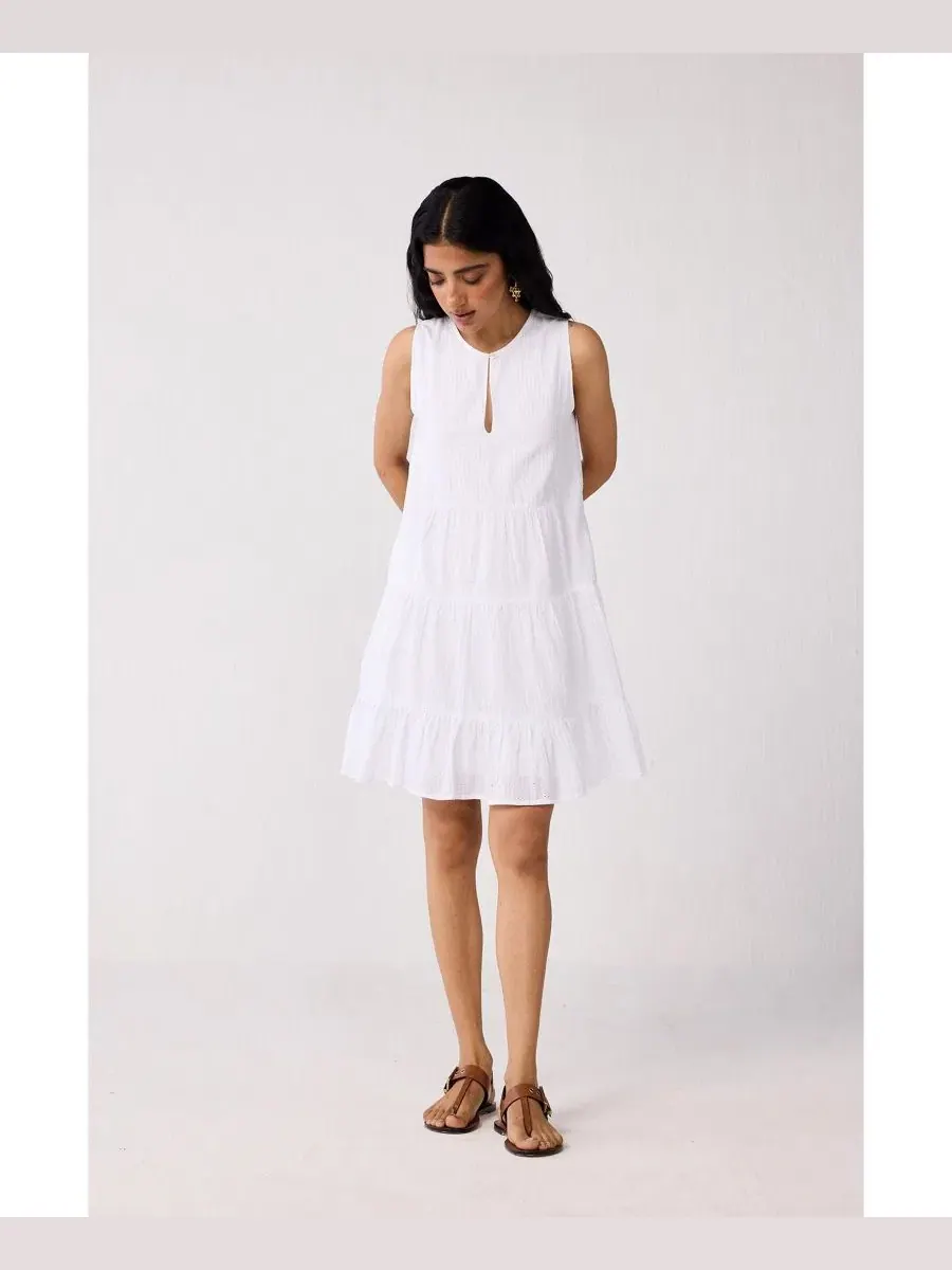 Платье-трапеция с вышивкой Everyday Sleeveless Short Tiered Dress Reistor — изображение 6 из 11, белый