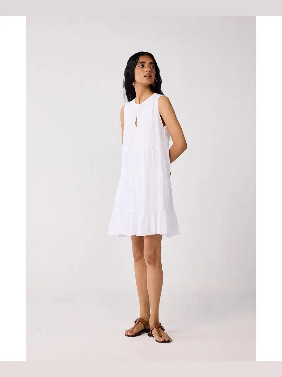 Платье-трапеция с вышивкой Everyday Sleeveless Short Tiered Dress Reistor — изображение 10 из 11, белый