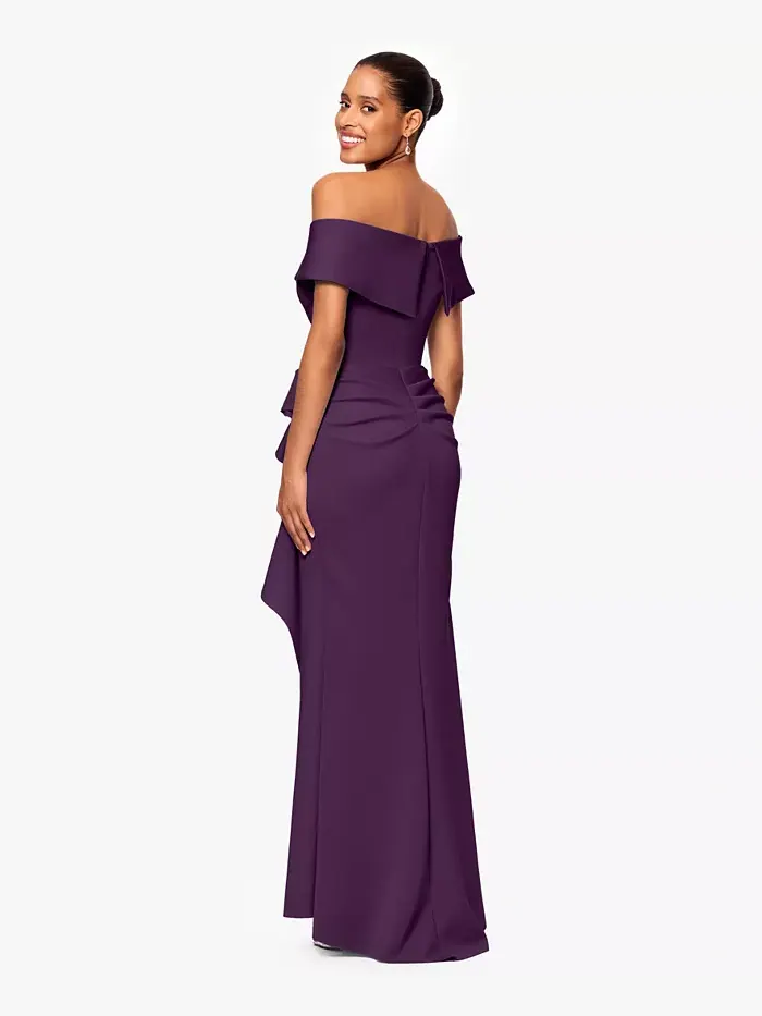 Платье Scuba Off-The-Shoulder с открытыми плечами XSCAPE — изображение 3 из 5, сливавый