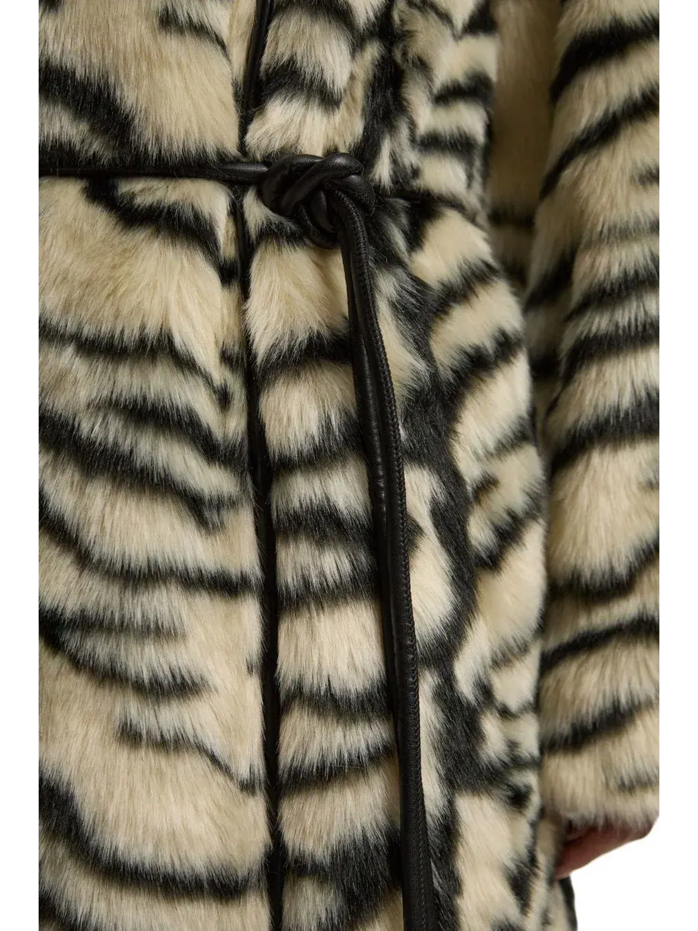 Пальто миди из искусственного меха с поясом, модель Zebra Print Karen Millen — изображение 4 из 7, мульти