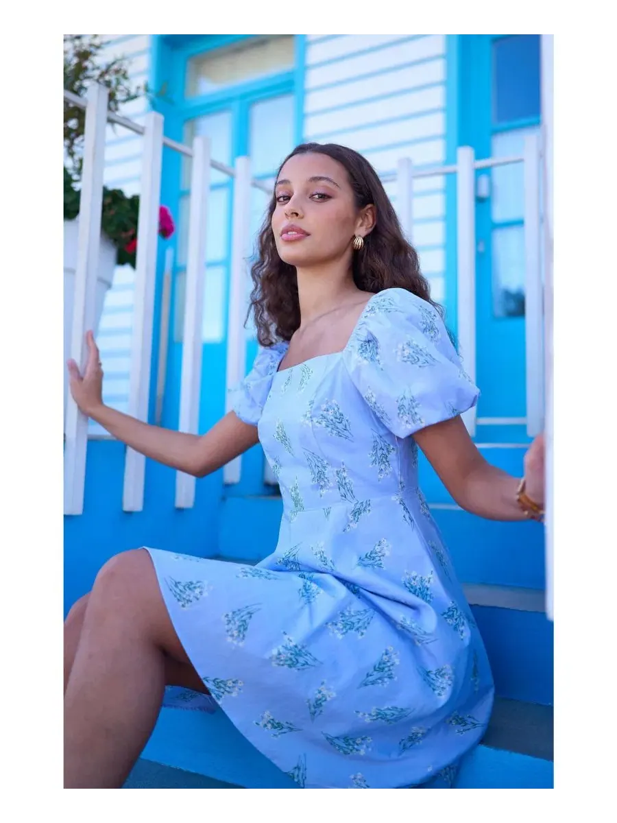Платье-трапеция с цветочным принтом, с коротким рукавом-фонарик, модель Floral Puff Sleeve Skater — изображение 4 из 6, синий