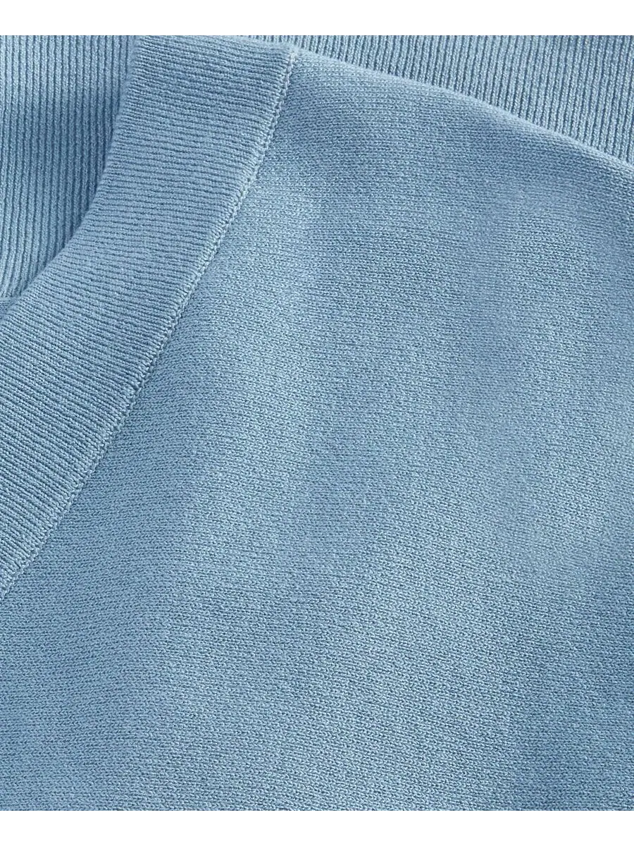 Женский свитер с двойным V-образным вырезом и рукавами-долман, модель Double V-Neck Dolman Sweater — изображение 4 из 4