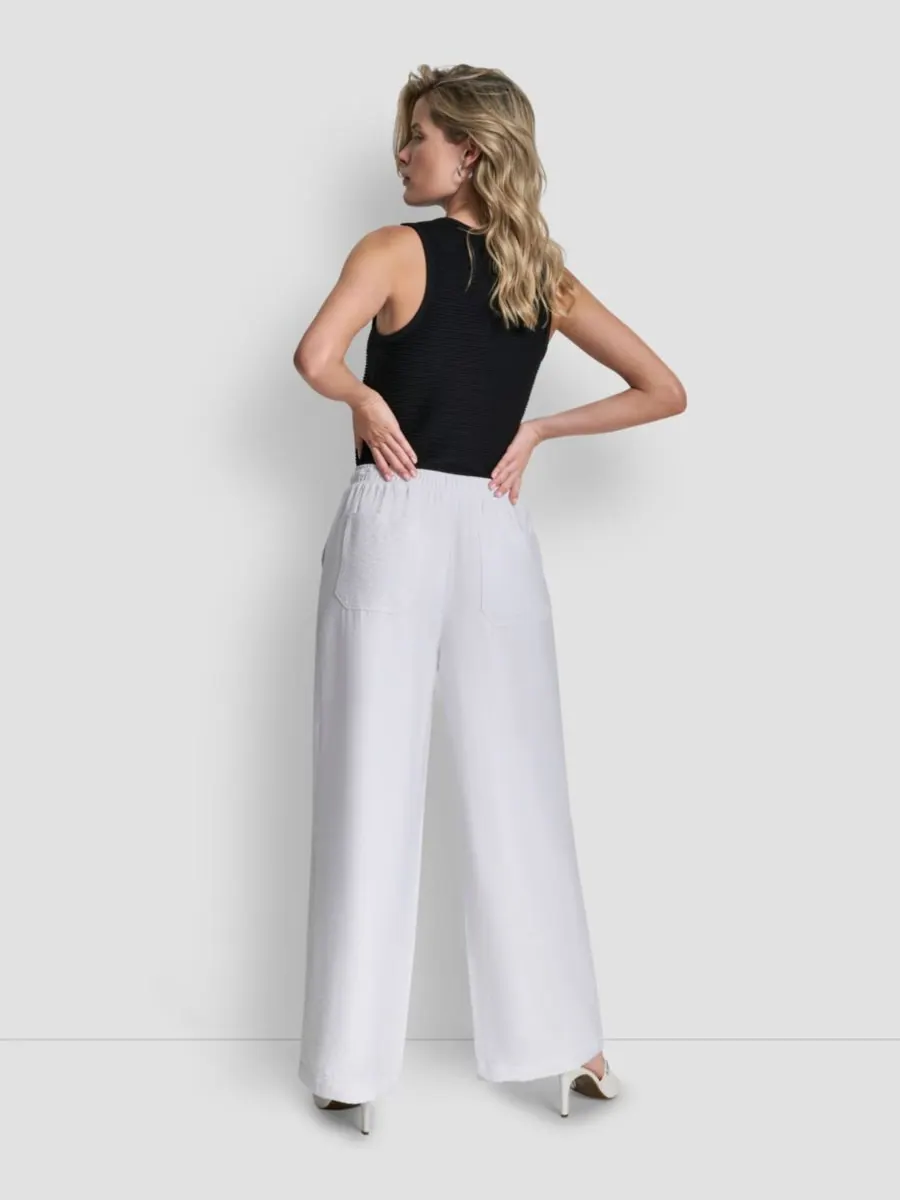 Женские брюки с жатой поверхностью и эластичным поясом DKNY — изображение 6 из 6, белый