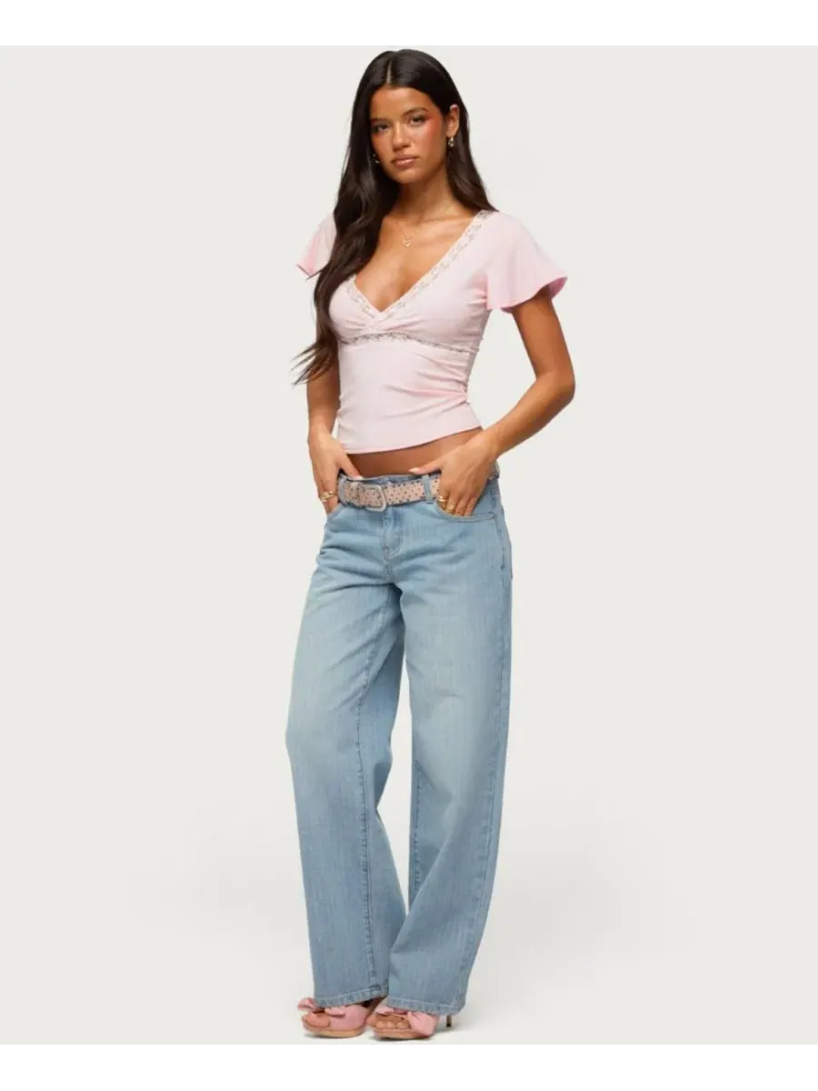 Блузка с кружевной отделкой Yvetta Lacey Flutter Sleeve Top Edikted — изображение 3 из 5, розовый