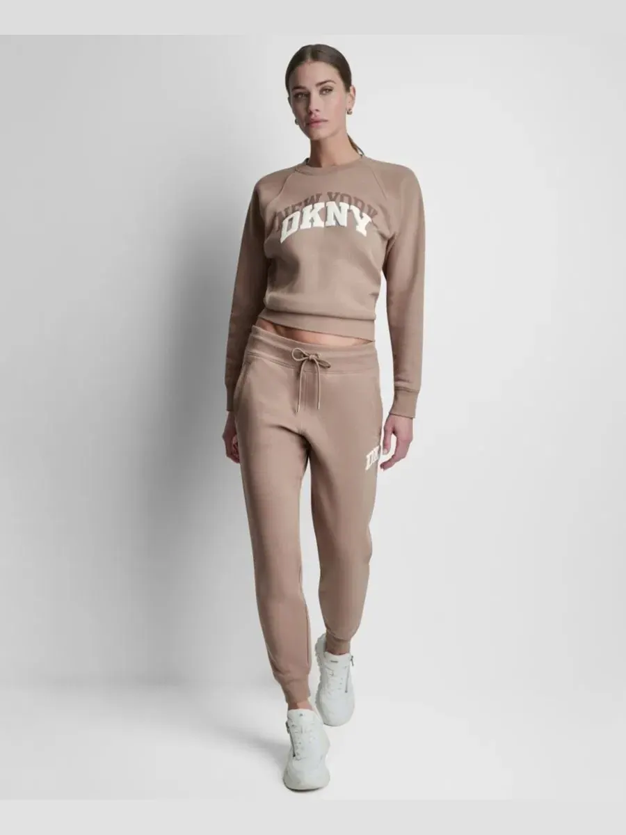 Женские спортивные брюки с логотипом Varsity DKNY Sport, Woodsmoke — изображение 2 из 5