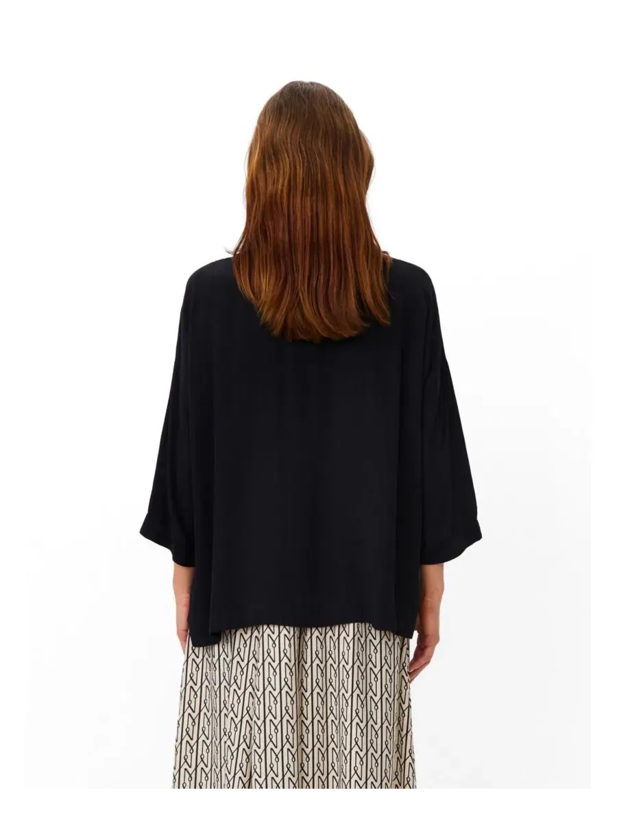 Блуза свободного кроя с запахом, 3/4 рукав, с принтом, Mabecca Round Neck Draped Blouse Masai — изображение 3 из 5, черный