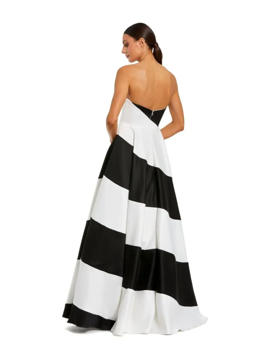 Бальное платье без бретелек с принтом полоска, Petite Strapless Satin Ballgown with Bold Colorblock — изображение 2 из 3