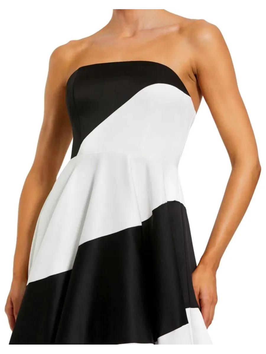 Бальное платье без бретелек с принтом полоска, Petite Strapless Satin Ballgown with Bold Colorblock — изображение 3 из 3